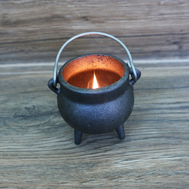 Cast Iron Cauldron with Lid