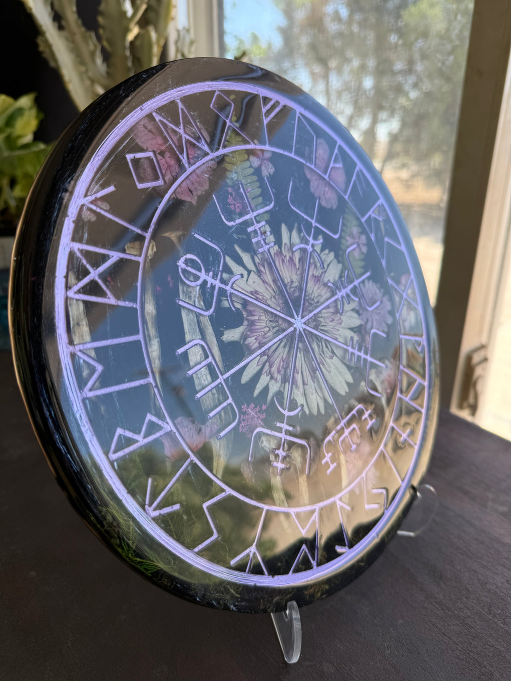 Vegvisir Tray with Dried Flowers and Mushrooms