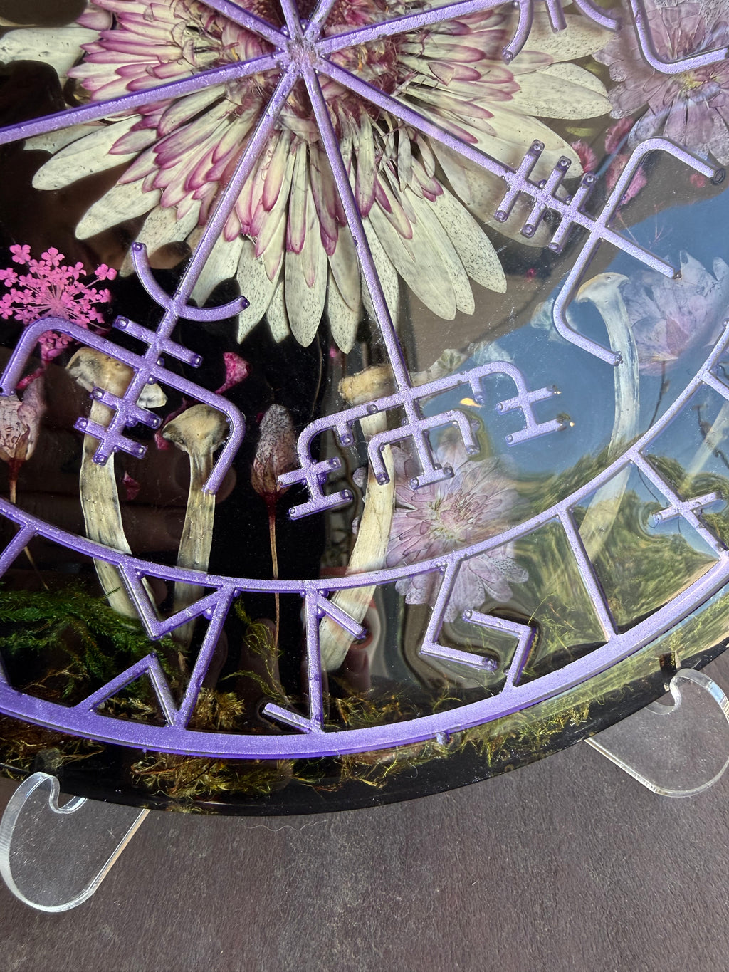 Vegvisir Tray with Dried Flowers and Mushrooms