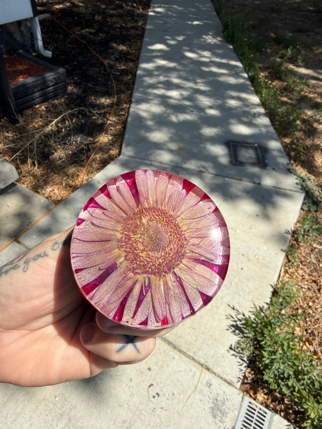 Flower Resin Screw-In Type Gas Cap