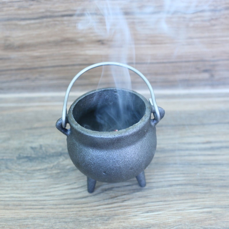 Cast Iron Cauldron with Lid